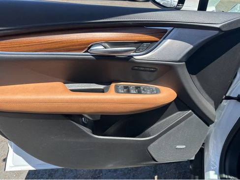 Used 2023 Cadillac XT5 Premium Luxury w/ Technology Package FWD image 5