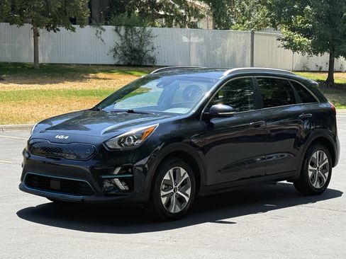 Used 2022 Kia Niro EX w/ Cold Weather Package FWD image 8
