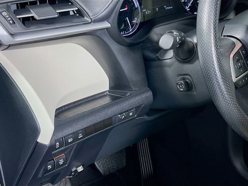 Used 2024 Toyota Sienna Limited FWD image 10