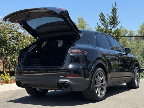 Certified 2023 Porsche Cayenne S AWD/4WD image 31