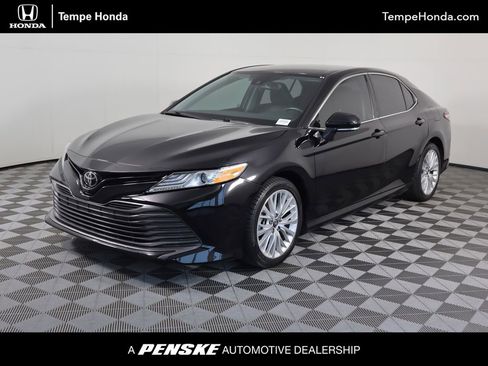 Used 2019 Toyota Camry XLE image 1