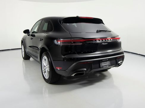 Certified 2025 Porsche Macan image 8