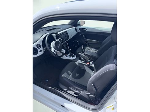 Used 2018 Volkswagen Beetle 2.0T SE FWD image 13