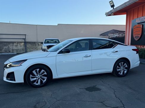 Used 2025 Nissan Altima 2.5 S FWD image 7