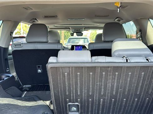 Certified 2024 Toyota Highlander XLE image 29