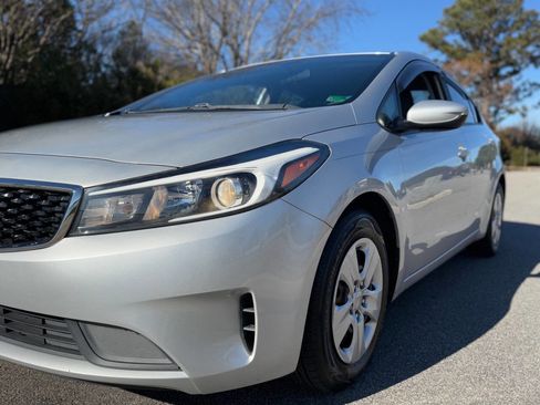 Used 2017 Kia Forte LX image 5