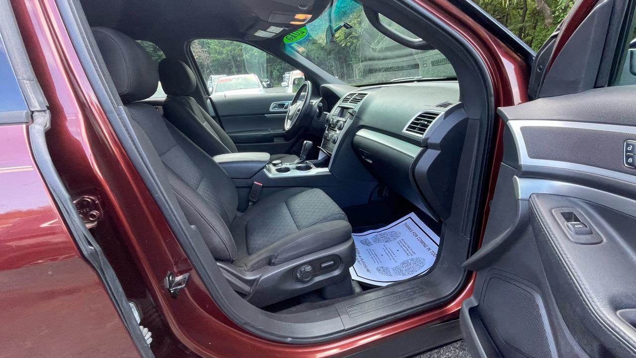 Used 2015 Ford Explorer XLT AWD/4WD image 31