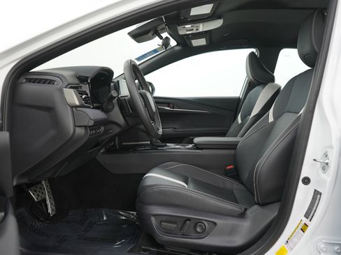 Used 2025 Toyota Camry SE image 19