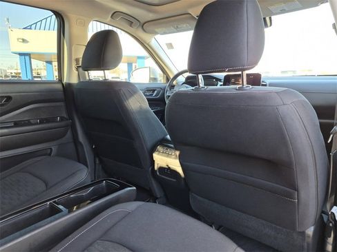 Used 2023 Nissan Pathfinder SV w/ SV Premium Package image 16