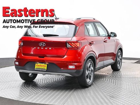 Used 2025 Hyundai Venue SEL FWD image 5