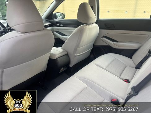 Used 2024 Nissan Altima 2.5 SV FWD image 8