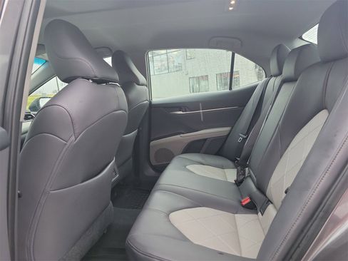 Certified 2018 Toyota Camry XLE image 12