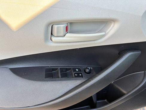 Used 2022 Toyota Corolla LE FWD image 5