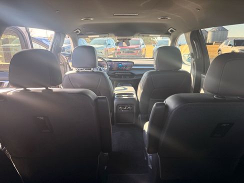 Used 2025 Buick Enclave Preferred image 14