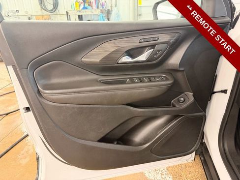 Used 2023 GMC Terrain SLT w/ Tech Package image 12