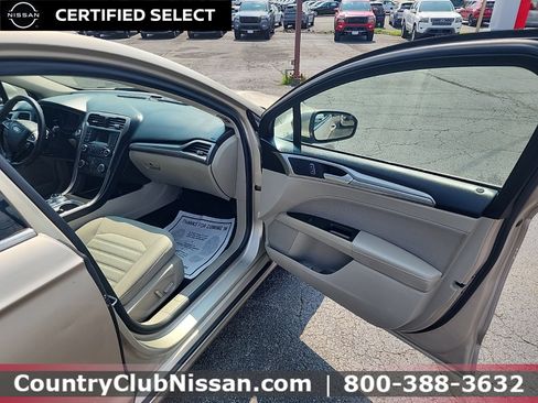 Used 2018 Ford Fusion SE FWD image 29