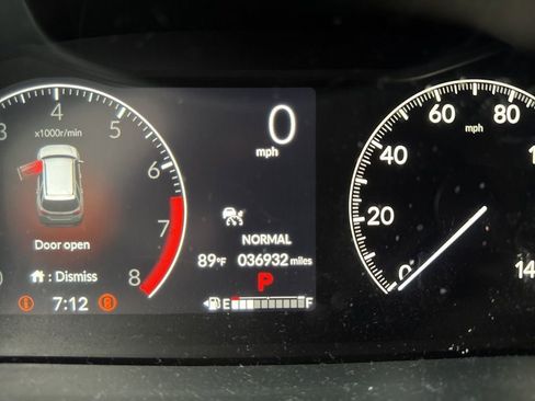 Used 2024 Honda Pilot Touring image 6