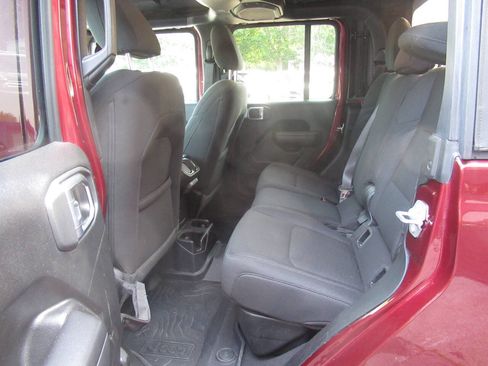 Used 2021 Jeep Gladiator Sport AWD/4WD image 16