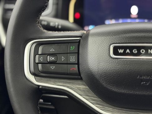 Used 2023 Jeep Wagoneer Series III w/ Premium Group I AWD/4WD image 22