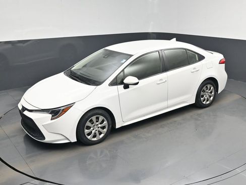 Used 2020 Toyota Corolla LE image 40