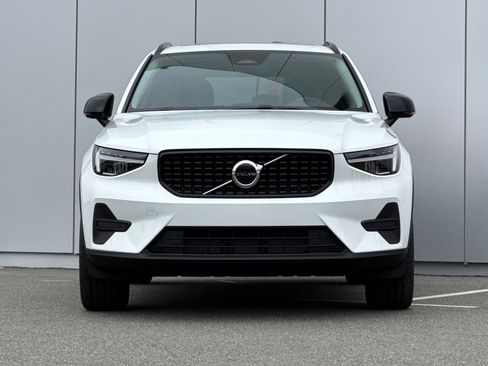New 2026 Volvo XC40 B5 Core w/ Climate Package image 8