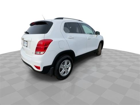 Used 2020 Chevrolet Trax LT w/ LT Convenience Package image 8