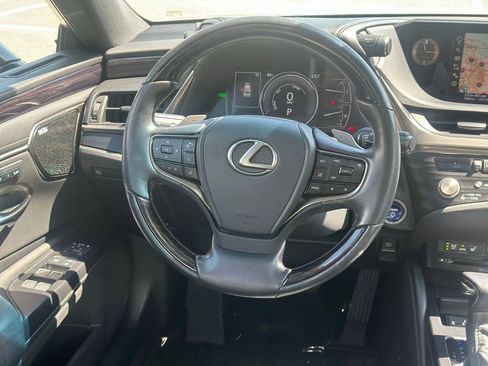 Used 2021 Lexus ES 300h w/ Accessory Package FWD image 9