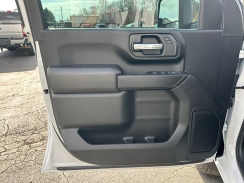 Used 2025 Chevrolet Silverado 2500 Custom w/ Custom Value Package image 11