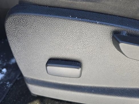 Used 2015 GMC Canyon SLE image 15