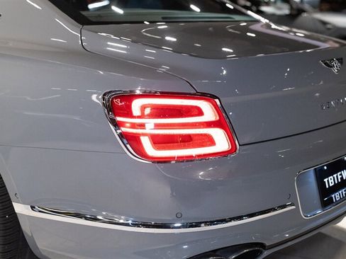 Used 2024 Bentley Flying Spur V8 AWD/4WD image 5