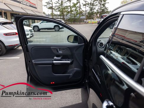 Used 2023 Mercedes-Benz GLA 250 4MATIC w/ Premium Package image 19