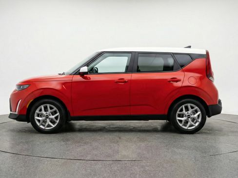 Used 2025 Kia Soul LX w/ LX Technology Package image 5