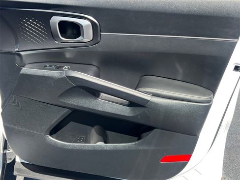 Used 2022 Kia Sorento LX image 14
