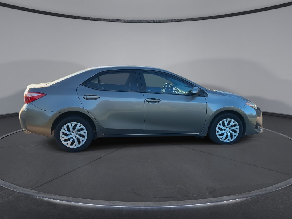 Used 2017 Toyota Corolla LE FWD image 9