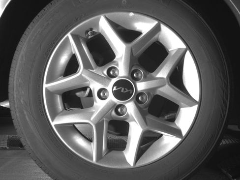 Used 2025 Kia Soul LX w/ LX Technology Package FWD image 18