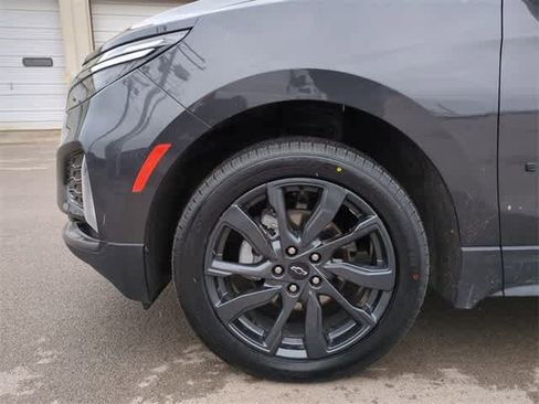 Used 2022 Chevrolet Equinox RS w/ Infotainment Package image 14