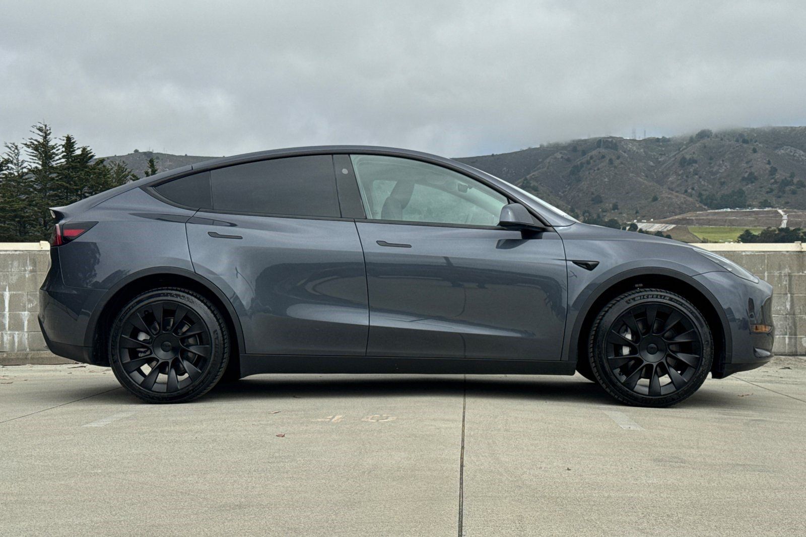 Used 2023 Tesla Model Y 2WD image 7