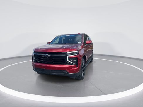 Used 2025 Chevrolet Suburban RST w/ Comfort Package image 3