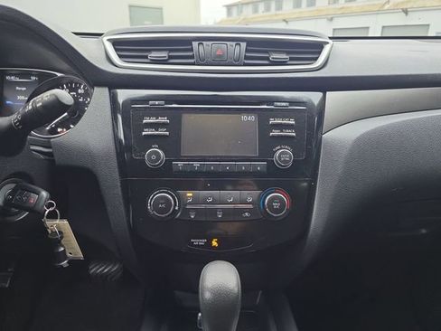 Used 2015 Nissan Rogue S AWD/4WD image 22