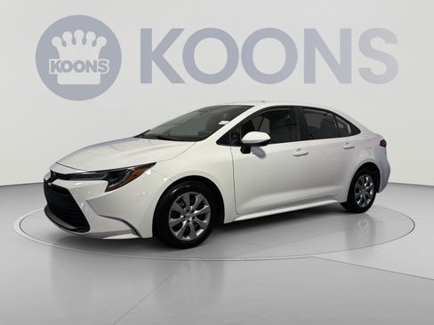 Used 2025 Toyota Corolla LE FWD image 1