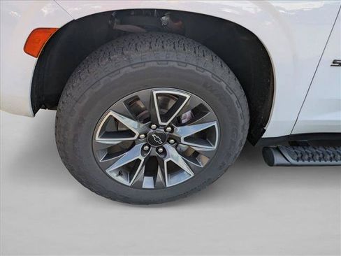 Used 2023 Chevrolet Suburban Z71 w/ Luxury Package AWD/4WD image 10