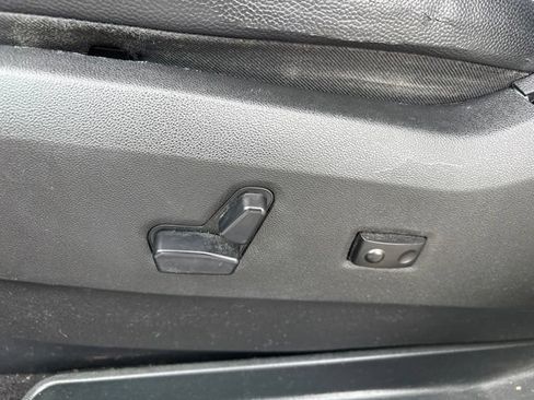 Used 2015 Chrysler Town & Country Touring-L w/ Driver Convenience Group FWD image 14