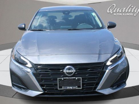 Used 2025 Nissan Altima 2.5 SV FWD image 11