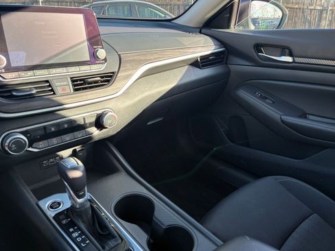 Used 2025 Nissan Altima 2.5 SV image 37
