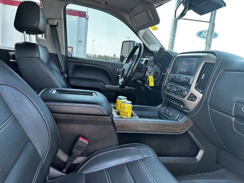 Used 2018 GMC Sierra 2500 Denali w/ Duramax Plus Package AWD/4WD image 12