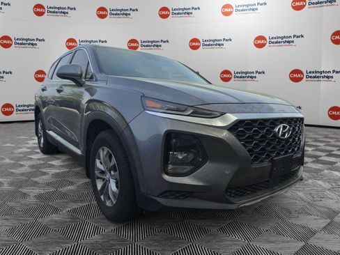 Used 2019 Hyundai Santa Fe SE image 1