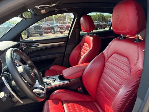 Used 2022 Alfa Romeo Stelvio Veloce AWD/4WD image 44