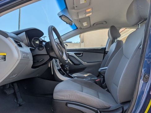 Used 2016 Hyundai Elantra SE FWD image 2