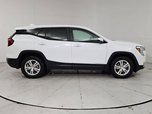 Used 2024 GMC Terrain SLE image 7