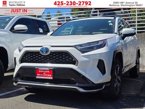 Used 2022 Toyota RAV4 SE w/ Weather & Moonroof Package AWD/4WD image 1